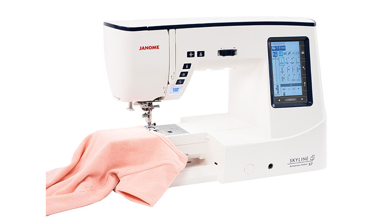 Janome Skyline S7 Free arm/flat bed convertible